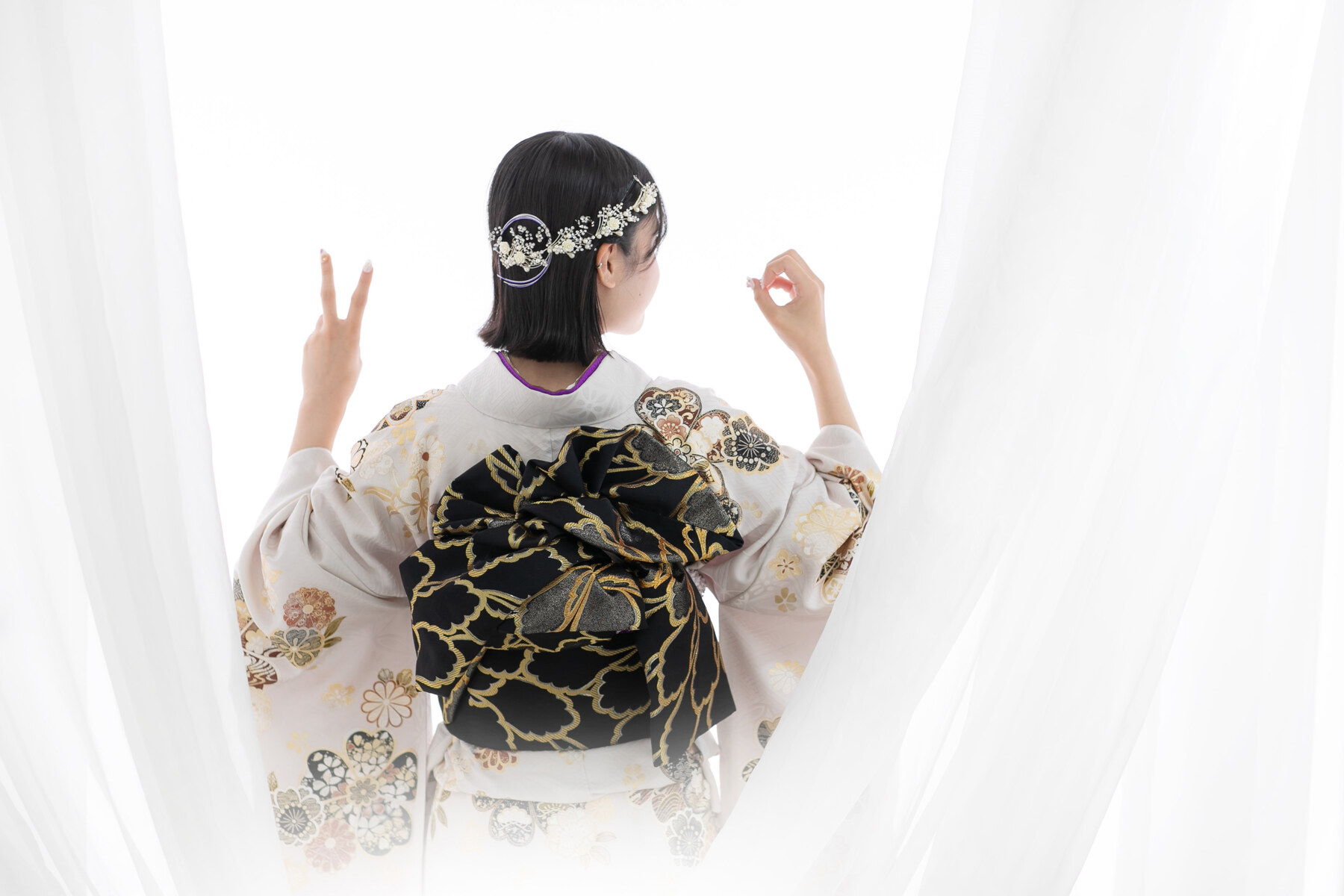 Photo House SENSE NAKAOKAで撮影した成人式振袖の後ろ姿と帯の写真